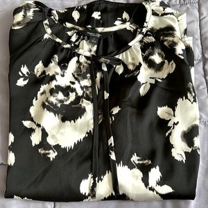 Brand new Simply Vera Wang blouse